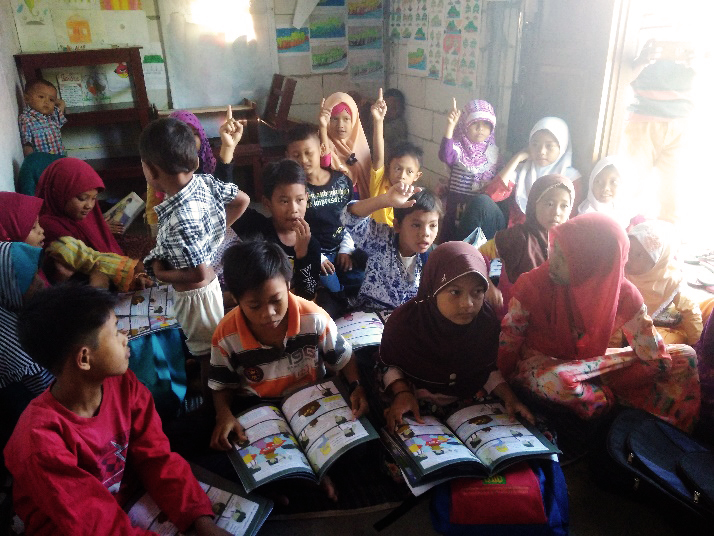 MAHASISWA UPY KEMBANGKAN MEDIA KOMIK MATEMATIKA BERBAHASA JAWA