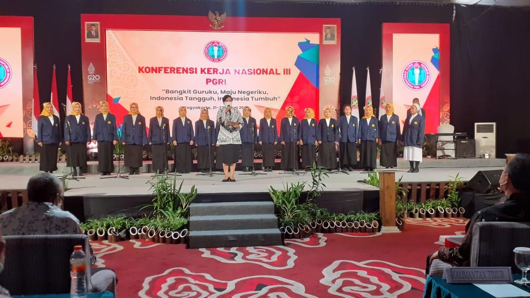 Paduan Suara UPY Turut Meriahkan Acara Konferensi Kerja Nasional lll PGRI