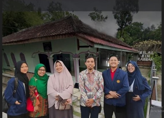 Berkolaborasi Bersama Mahasiswa Memberdayakan Pemuda Masjid Bermultibahasa Berbasis Teknologi