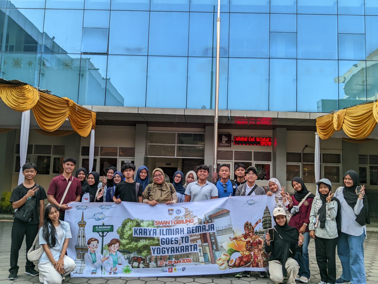 Belajar Sejarah dari Jejak Peradaban, Siswa SMAN 1 Gerung NTB Dalami Keistimewaan DIY di Museum Laboratorium Sejarah UPY