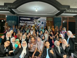 Mahasiswa PPG Cagur UPY Gelar Pengabdian Masyarakat dalam Projek Kepemimpinan, Olah Limbah Jelantah Menjadi Lilin Aromaterapi di Desa Koripan