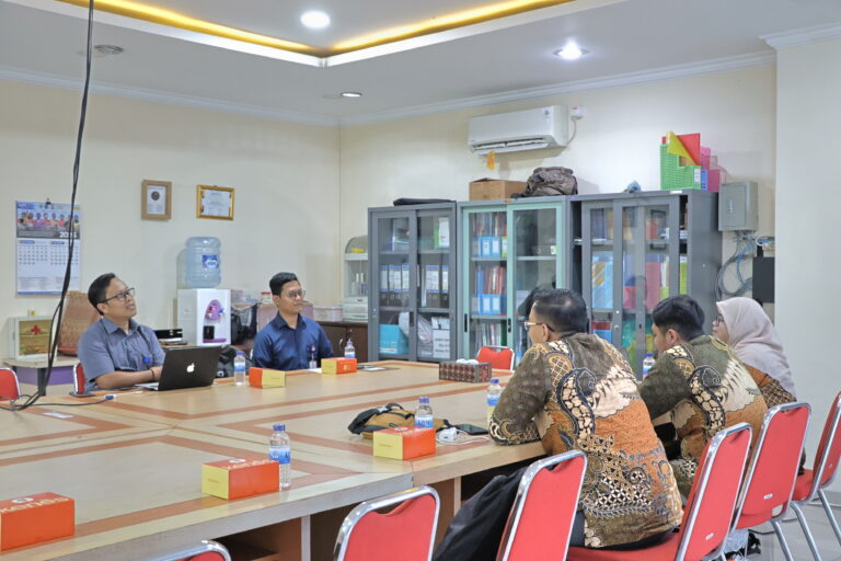 Pusat Bahasa UPY dan UNPER Perkuat Sinergi melalui Benchmarking Pengelolaan Layanan Kebahasaan